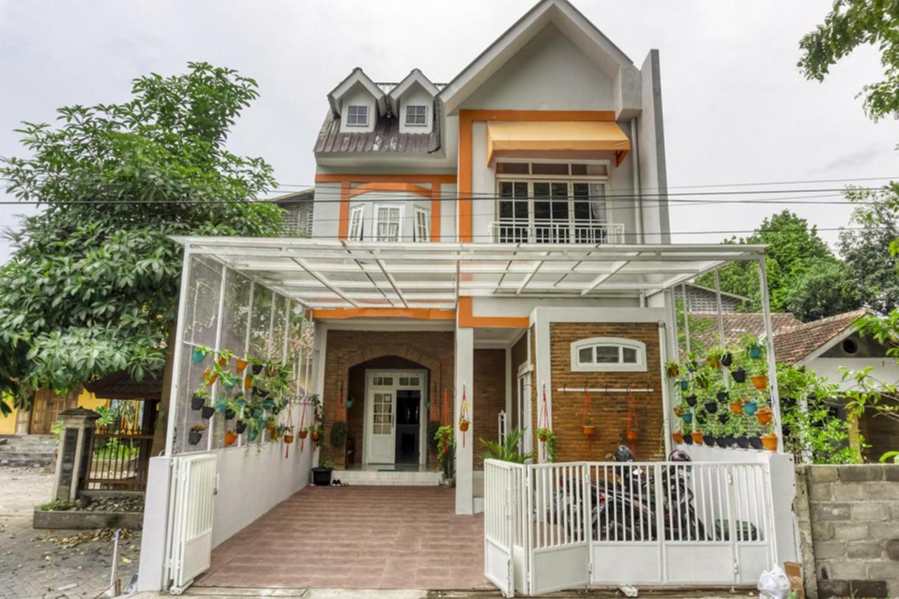 Reddoorz Near Sindu Kusuma Edupark 2 Hotel Cebongan Exterior photo